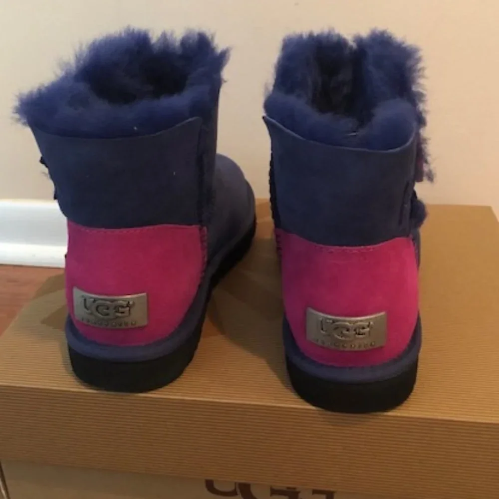 UGG Mini Bailey Button Shearling Boots. Real sheepskin boot. Size: 3